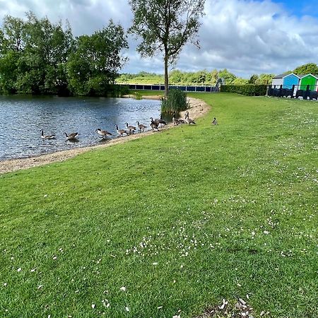 Villa Waters Edge, Hoburne Cotswolds South Cerney Exterior foto