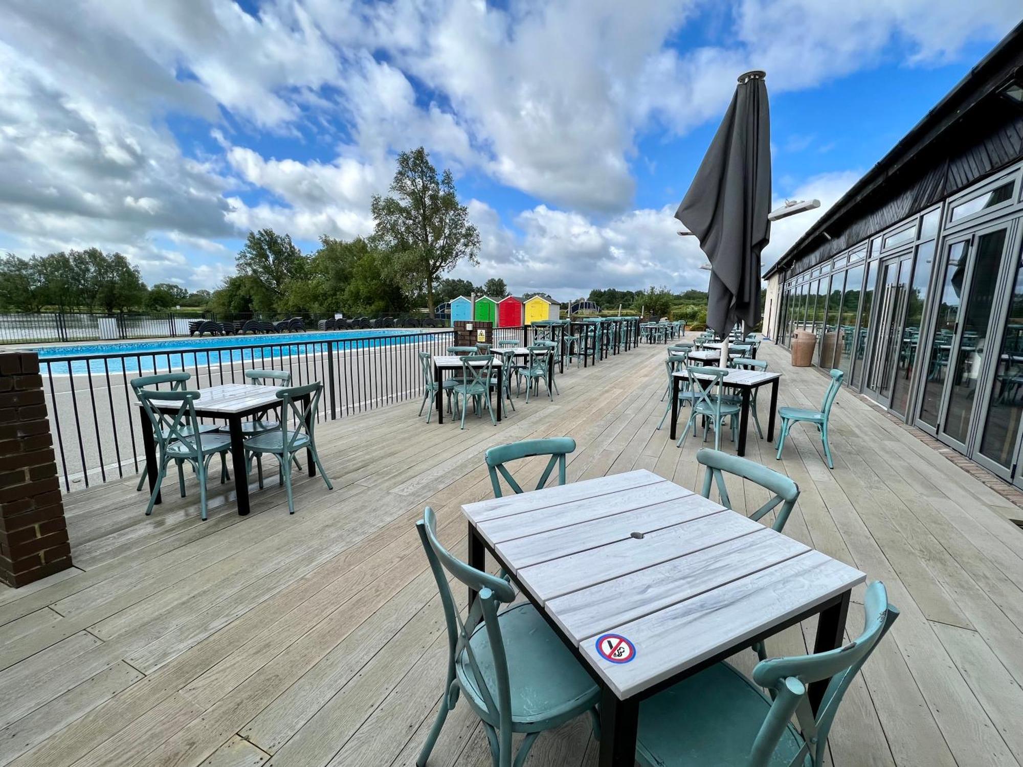 Villa Waters Edge, Hoburne Cotswolds South Cerney Exterior foto
